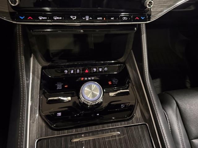 2022 Jeep Wagoneer Series III 4x4