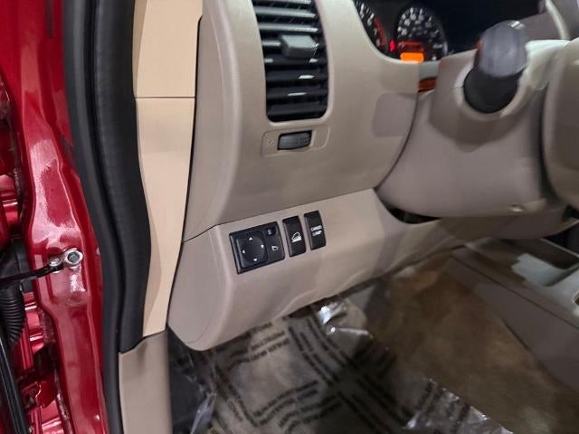 2017 Nissan Frontier 2017.5 Crew Cab 4x4 SV V6 Auto