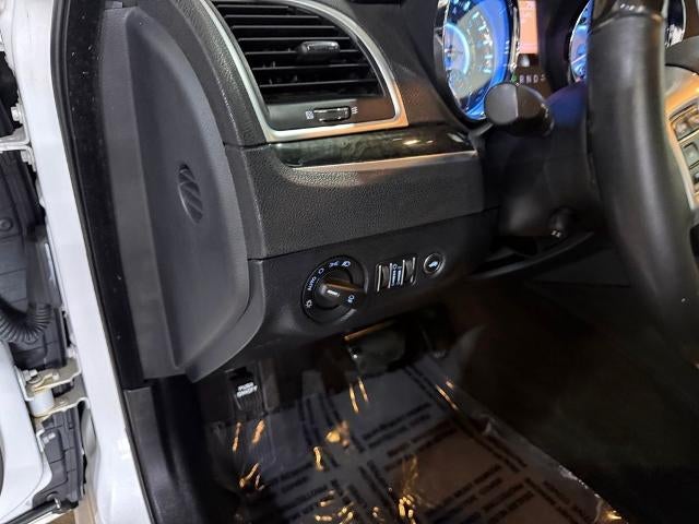 2011 Chrysler 300 4dr Sdn 300C RWD
