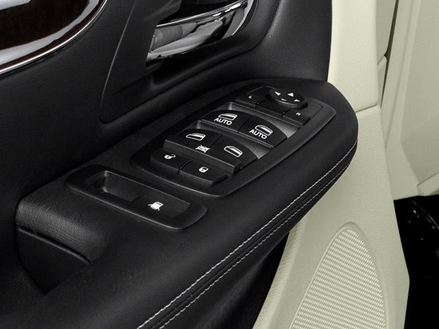 2012 Chrysler Town & Country 4dr Wgn Touring-L