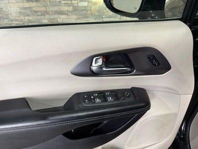 2022 Chrysler Pacifica Hybrid Touring L FWD