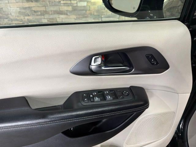 2022 Chrysler Pacifica Hybrid Touring L FWD