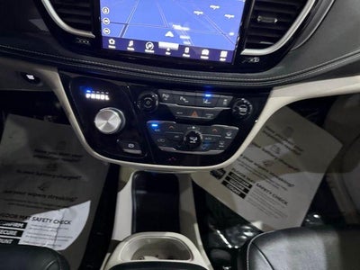 2022 Chrysler Pacifica Hybrid Touring L FWD