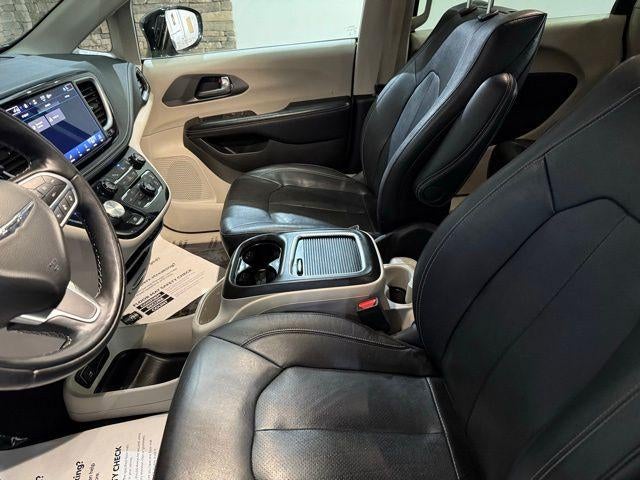 2022 Chrysler Pacifica Hybrid Touring L FWD