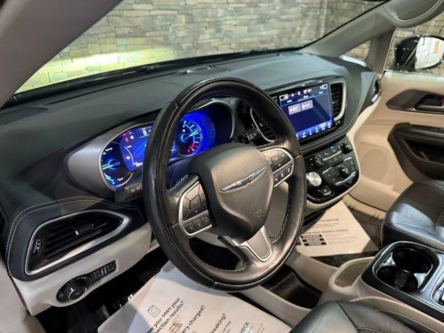 2022 Chrysler Pacifica Hybrid Touring L FWD
