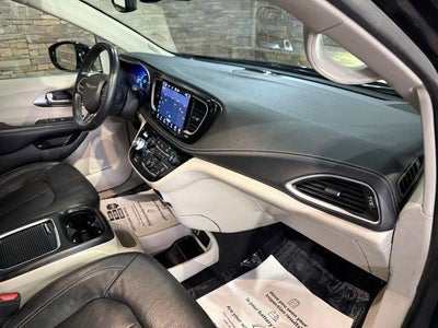 2022 Chrysler Pacifica Hybrid Touring L FWD
