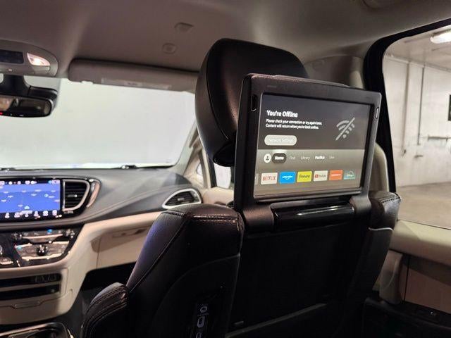 2022 Chrysler Pacifica Hybrid Touring L FWD