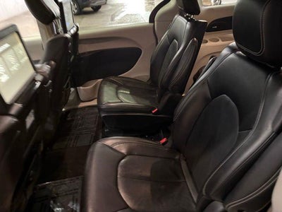 2022 Chrysler Pacifica Hybrid Touring L FWD