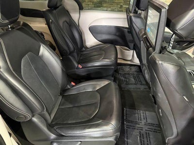 2022 Chrysler Pacifica Hybrid Touring L FWD