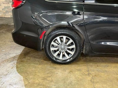 2022 Chrysler Pacifica Hybrid Touring L FWD