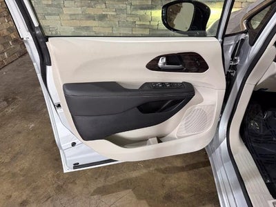 2024 Chrysler Pacifica Limited AWD