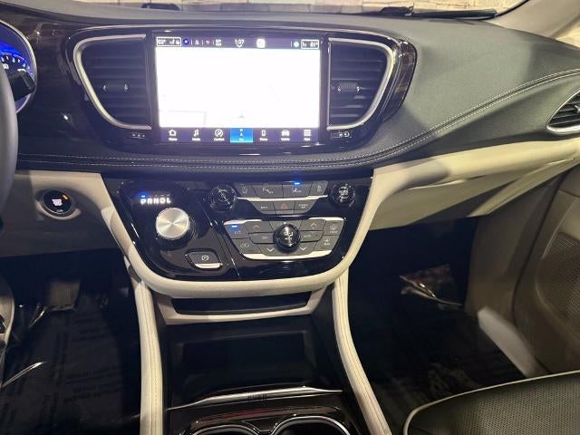 2024 Chrysler Pacifica Limited AWD