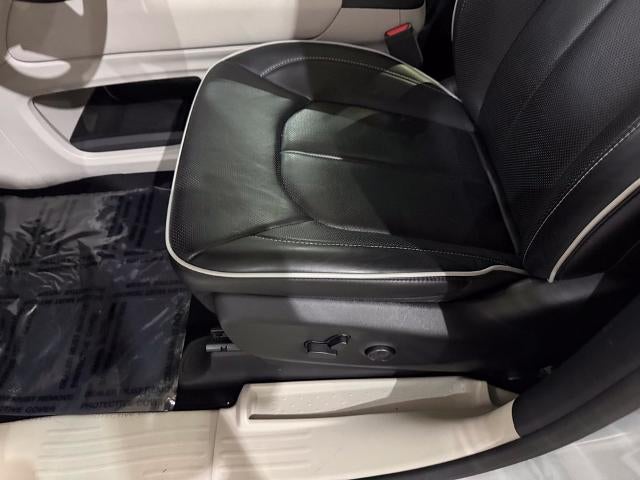 2024 Chrysler Pacifica Limited AWD