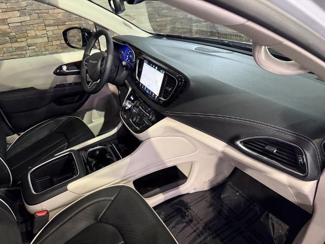 2024 Chrysler Pacifica Limited AWD