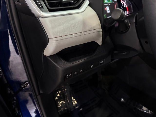 2025 Toyota RAV4 XLE Premium AWD (Natl)