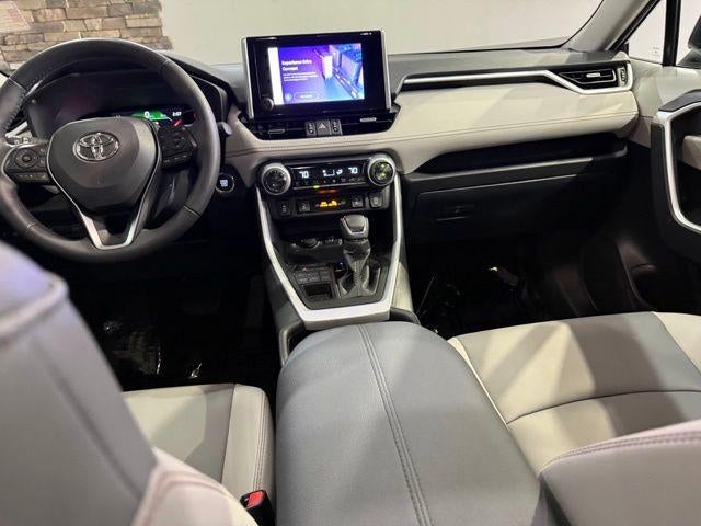 2025 Toyota RAV4 XLE Premium AWD (Natl)
