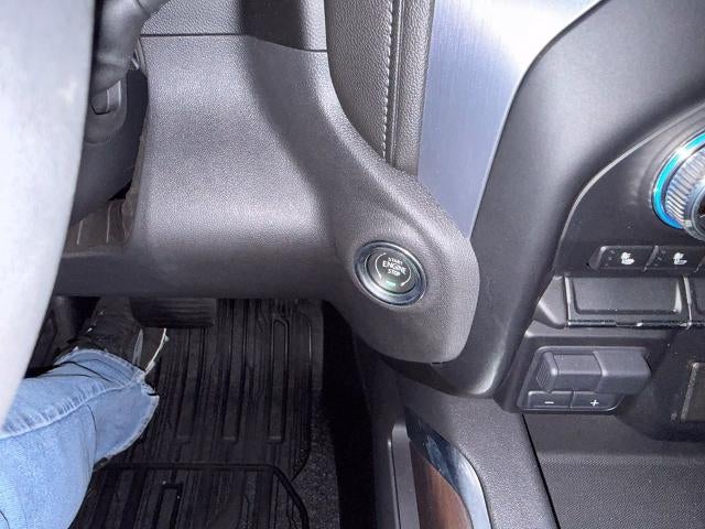 2019 GMC Sierra 1500 Crew Cab Short Box 4-Wheel Drive SLT