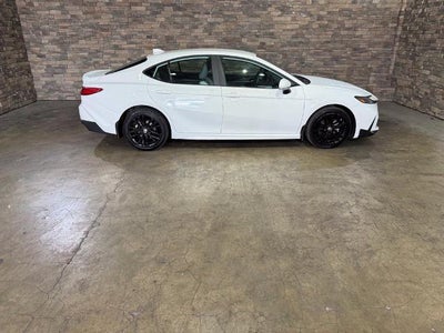 2025 Toyota Camry SE AWD (Natl)