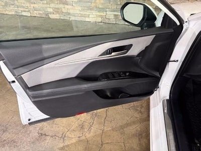 2025 Toyota Camry SE AWD (Natl)