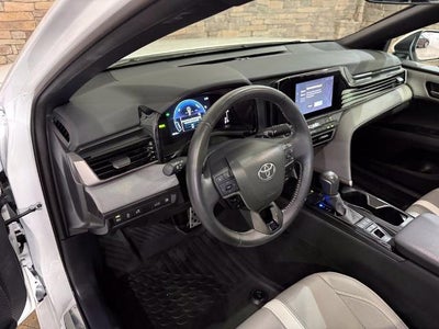 2025 Toyota Camry SE AWD (Natl)