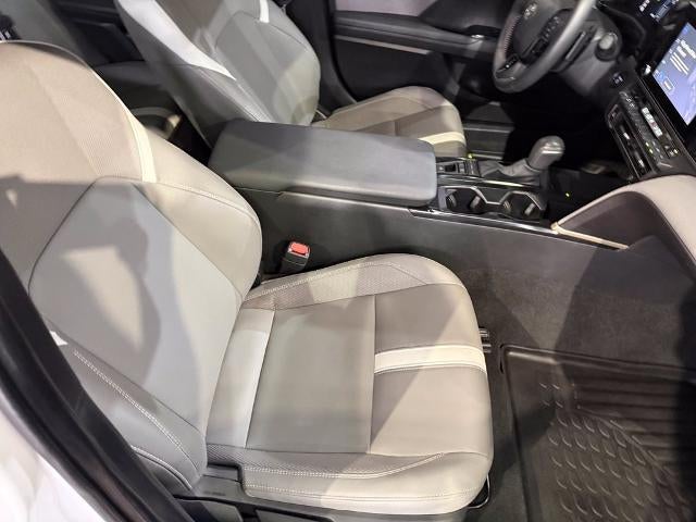 2025 Toyota Camry SE AWD (Natl)