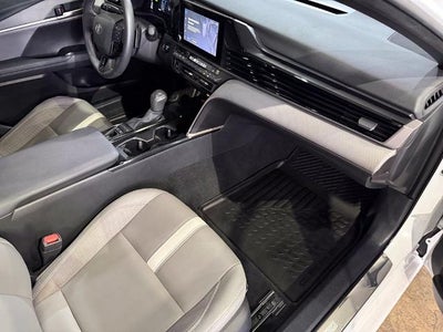 2025 Toyota Camry SE AWD (Natl)