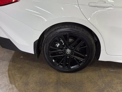 2025 Toyota Camry SE AWD (Natl)