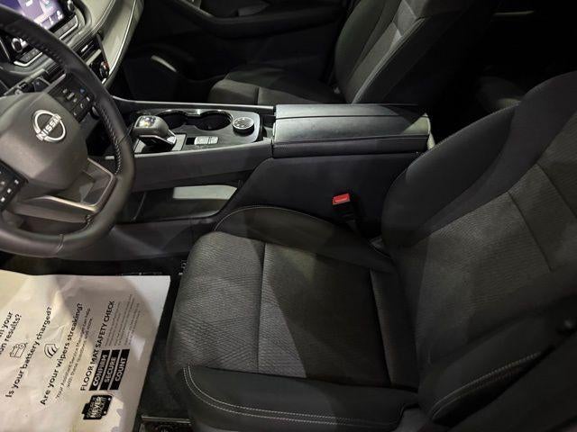 2025 Nissan Rogue AWD SV
