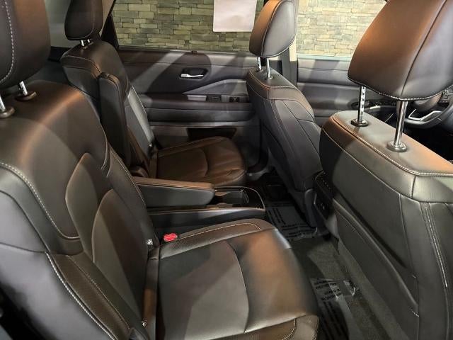 2025 Nissan Pathfinder SL 2WD
