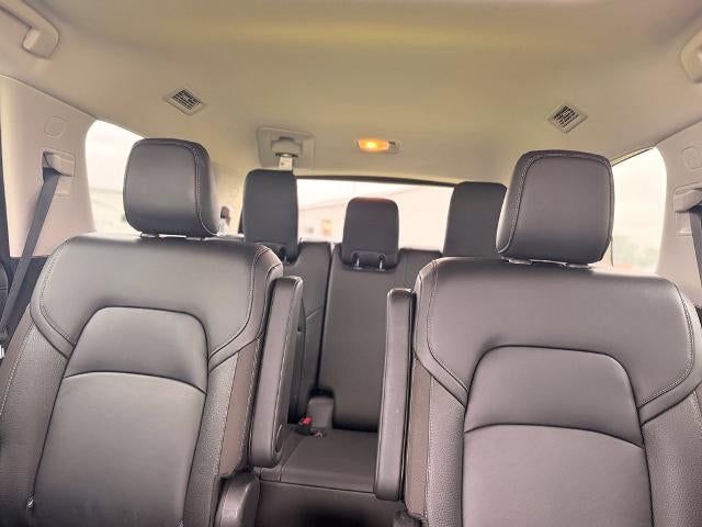 2025 Nissan Pathfinder SL 2WD