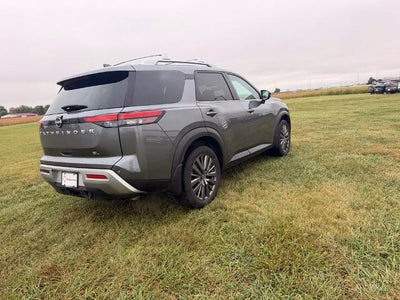 2025 Nissan Pathfinder SL 2WD