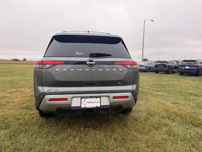 2025 Nissan Pathfinder SL 2WD