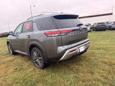 2025 Nissan Pathfinder SL 2WD