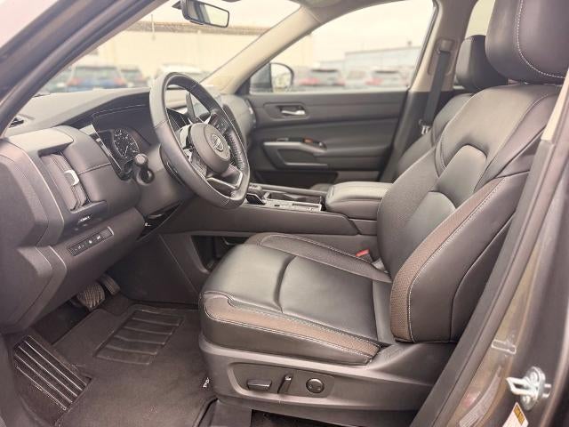 2025 Nissan Pathfinder SL 2WD