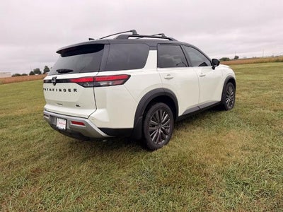 2024 Nissan Pathfinder SL 2WD