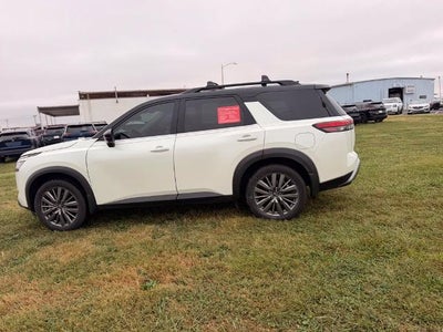 2024 Nissan Pathfinder SL 2WD
