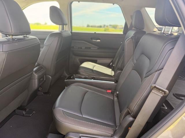 2025 Nissan Pathfinder SL 2WD