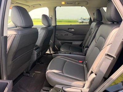2025 Nissan Pathfinder SL 2WD