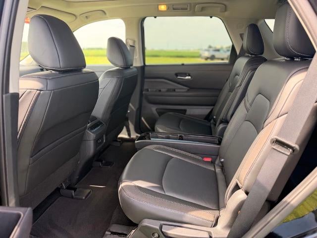 2025 Nissan Pathfinder SL 2WD