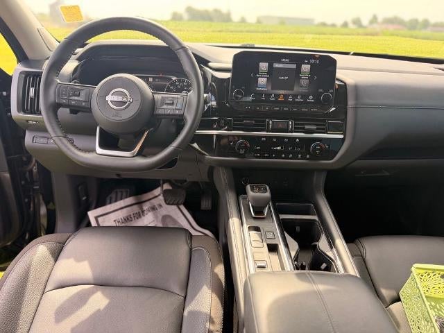 2025 Nissan Pathfinder SL 2WD