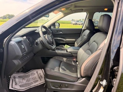 2025 Nissan Pathfinder SL 2WD