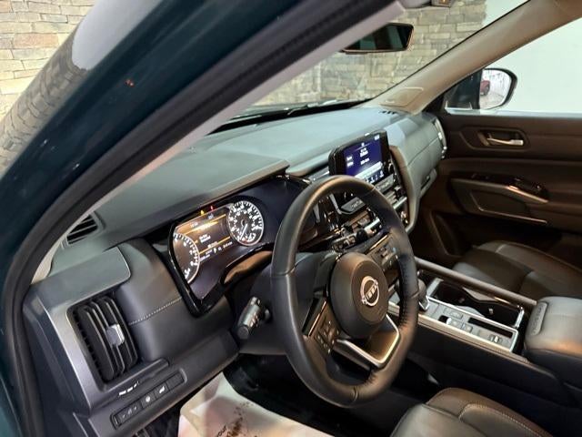 2024 Nissan Pathfinder SL 2WD