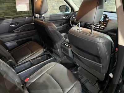 2024 Nissan Pathfinder SL 2WD