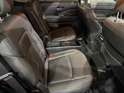 2024 Nissan Pathfinder SL 2WD