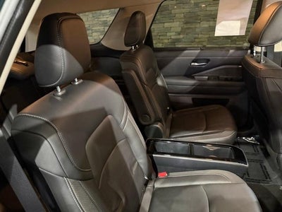 2024 Nissan Pathfinder SL 2WD