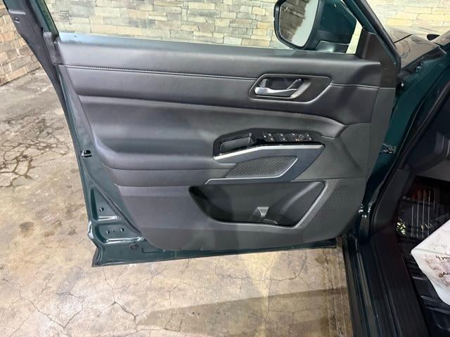 2024 Nissan Pathfinder SL 2WD