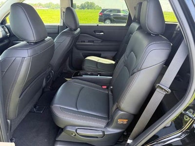 2025 Nissan Pathfinder SL 4WD