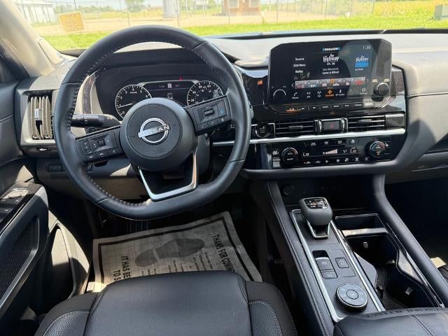 2025 Nissan Pathfinder SL 4WD