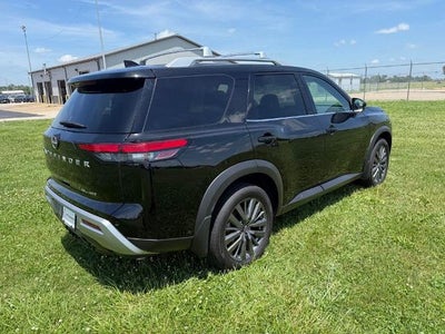 2025 Nissan Pathfinder SL 4WD