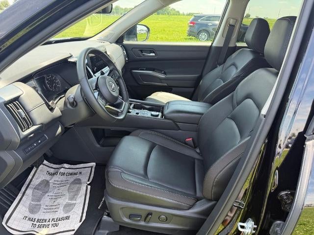 2025 Nissan Pathfinder SL 4WD
